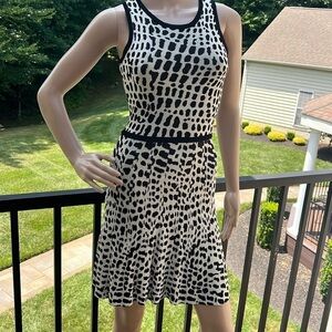 Trina Turk animal print bodycon sleeveless dress Petite